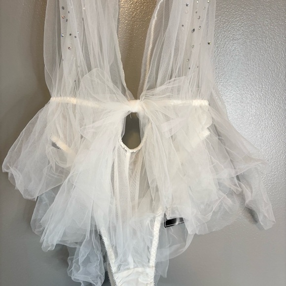 NWT Victoria’s Secret Large Fashion Show Teddy Lingerie White Sparkle Bridal - Picture 2 of 7